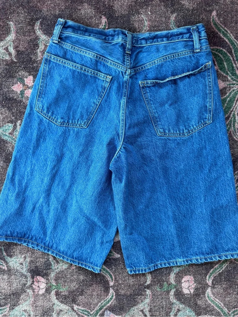 Universal Thread Women’s High Rise Long Denim Shorts Largo Tiro Alto - Size 10